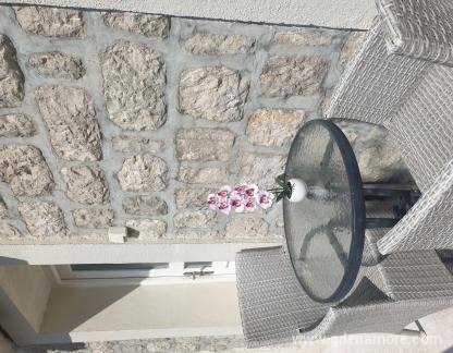 Apartamentos Savic, , alojamiento privado en Dobrota, Montenegro - 20230408_111042